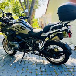 BMW 1200 GS  2018 only 3.5k Miles