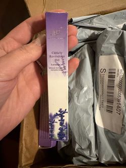 Cuticle Revitalizer Oil. Box