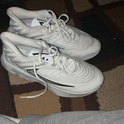 slighly worn giannis immortality 4’s size 10