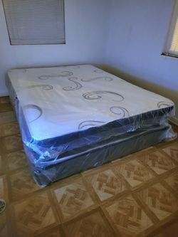 NEW QUEEN-SIZE MATTRESS AND BOX SPRING 💤