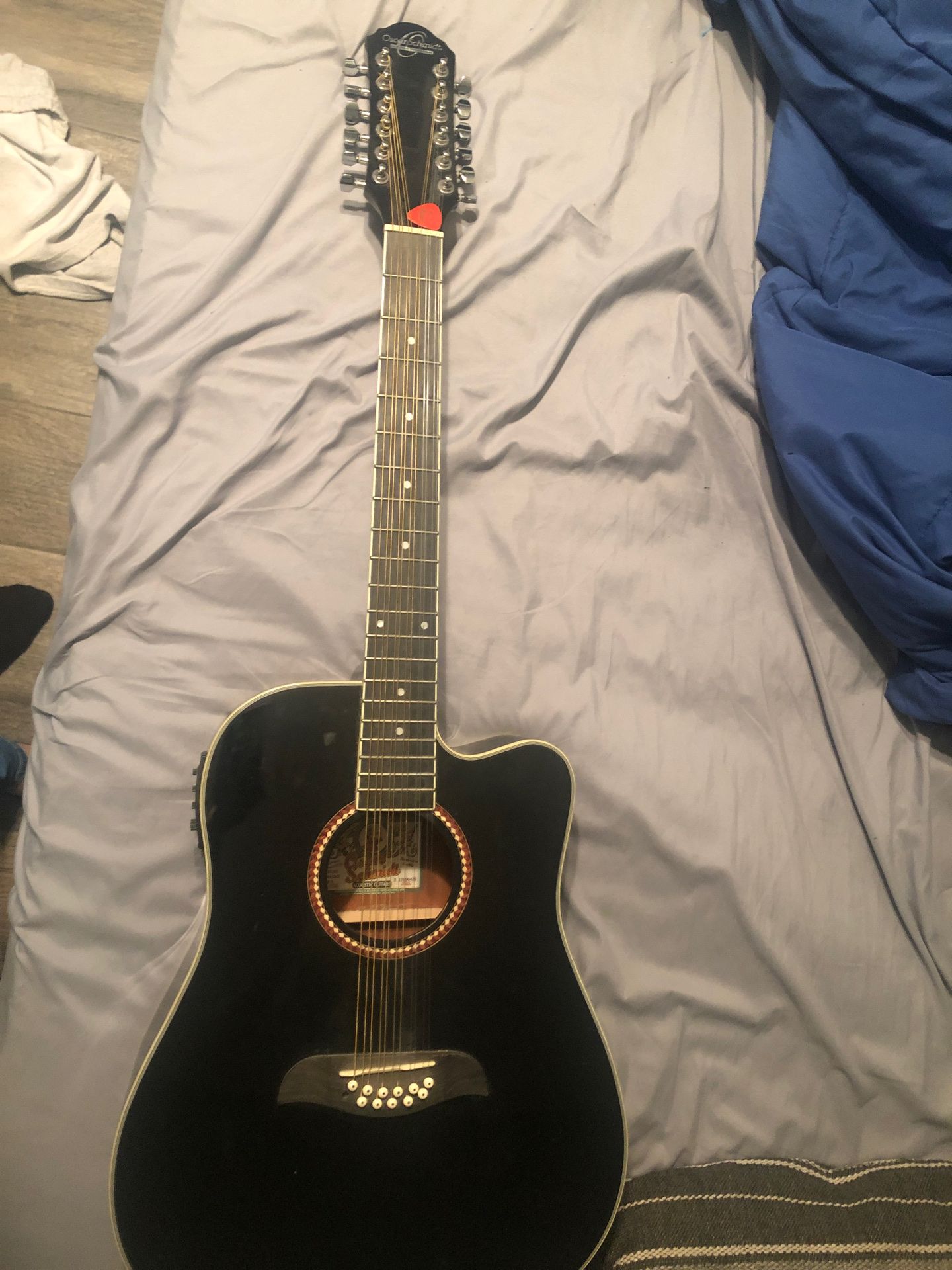 Oscar Schmidt 12 string (black)