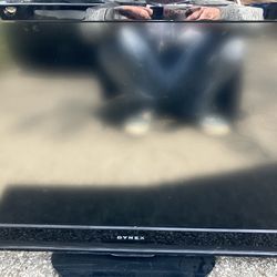 32” FLATSCREEN TV WITH REMOTE