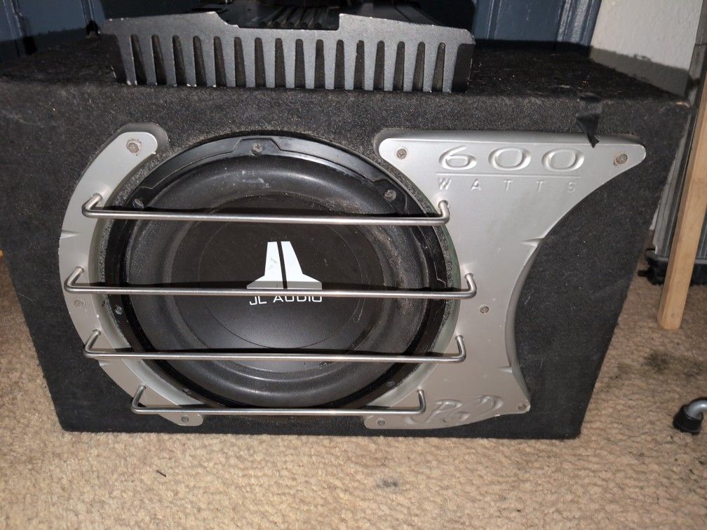 JL Audio 12inch Sub Woofer In Box And rockfordfosgate Amp