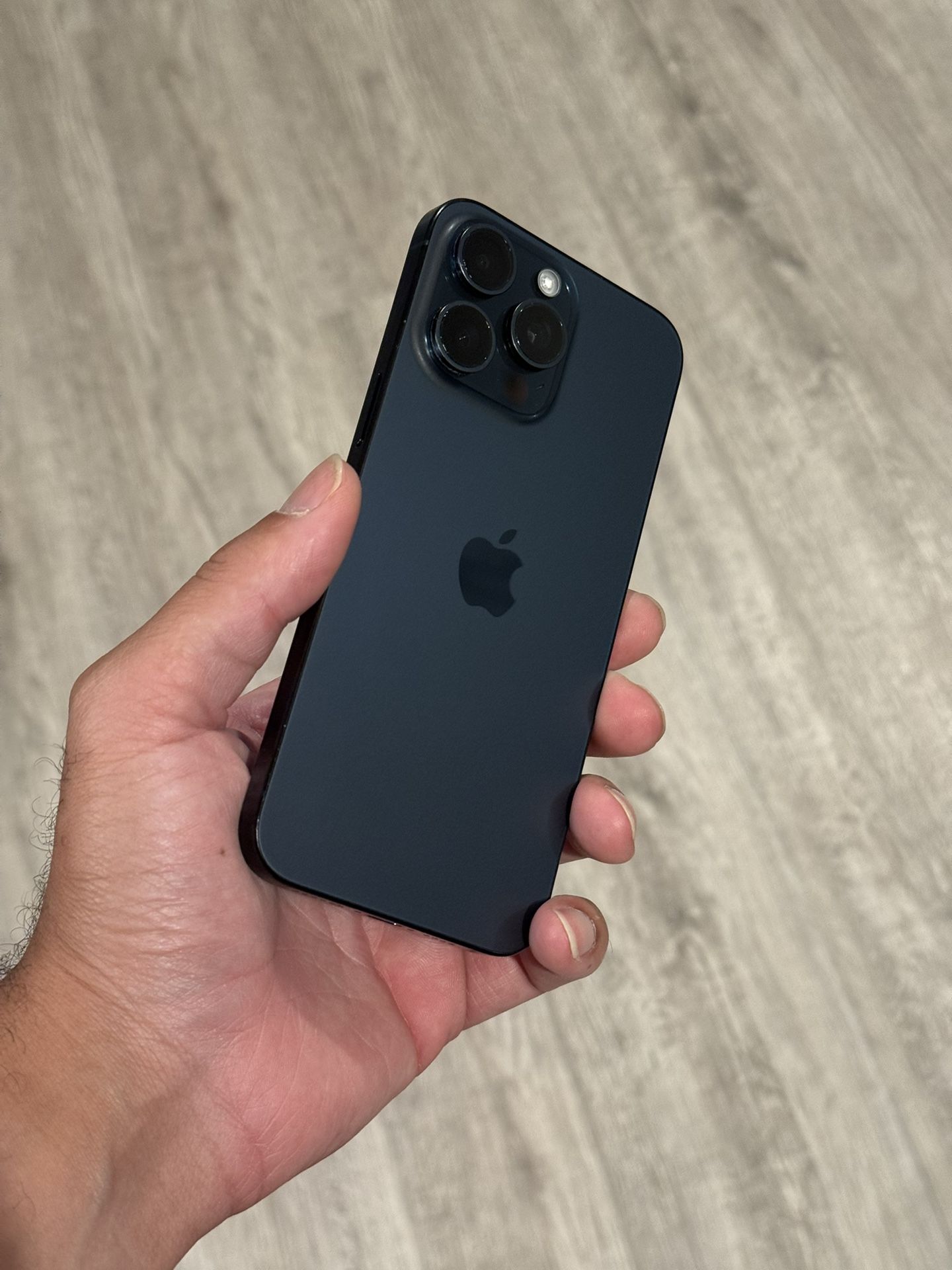 iPhone 15 Pro Max UNLOCKED - 256GB -Blue