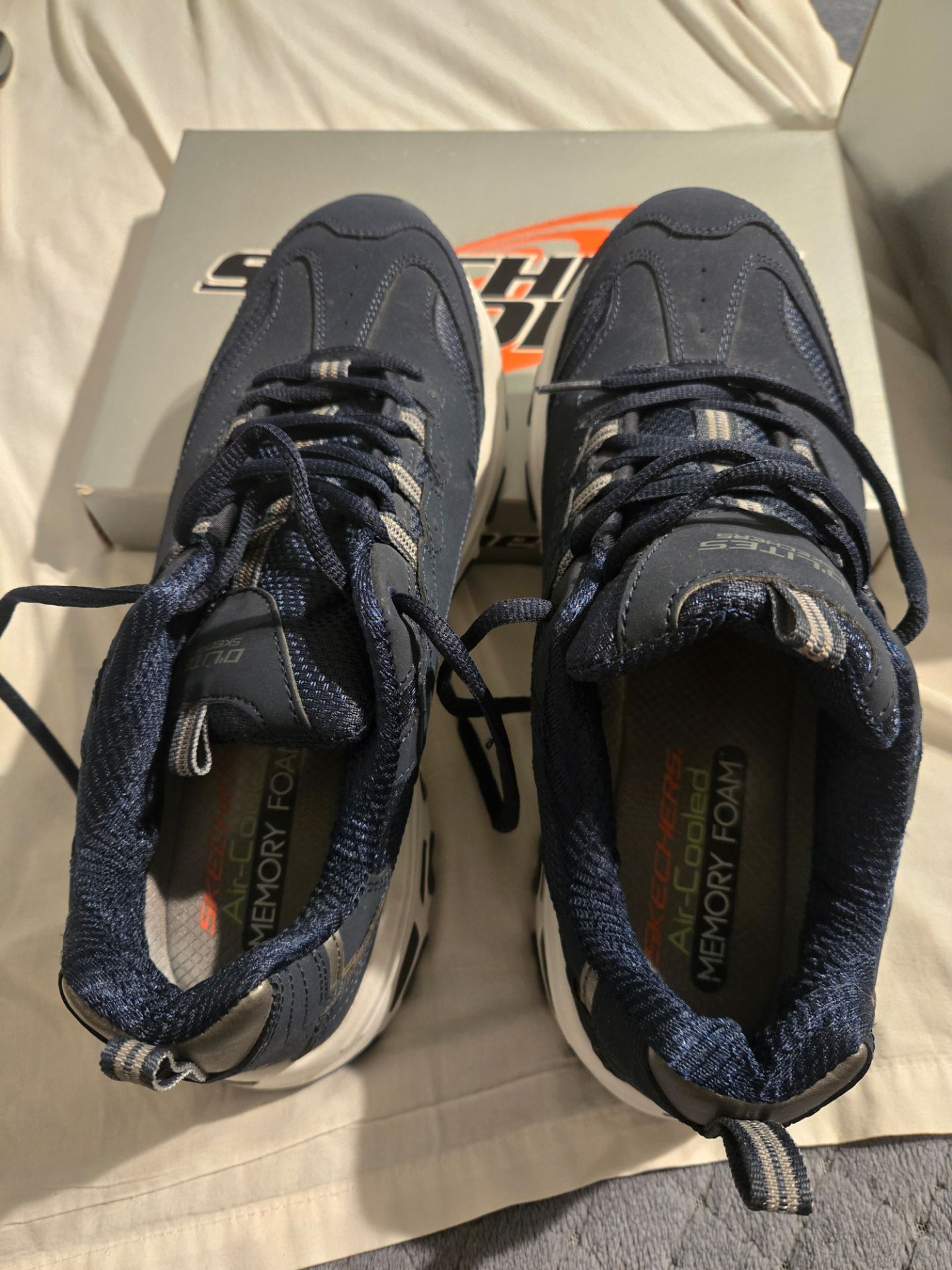 New Men's Size 10 Skechers AIR Cooled Memory Form