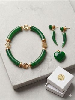 14K Gold Green Jade Tubular Bracelet Chinese Fu Good Fortune Clasp 18.9g