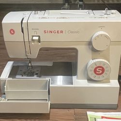 Brand New Singer Sewing Machine with Dust Cover.