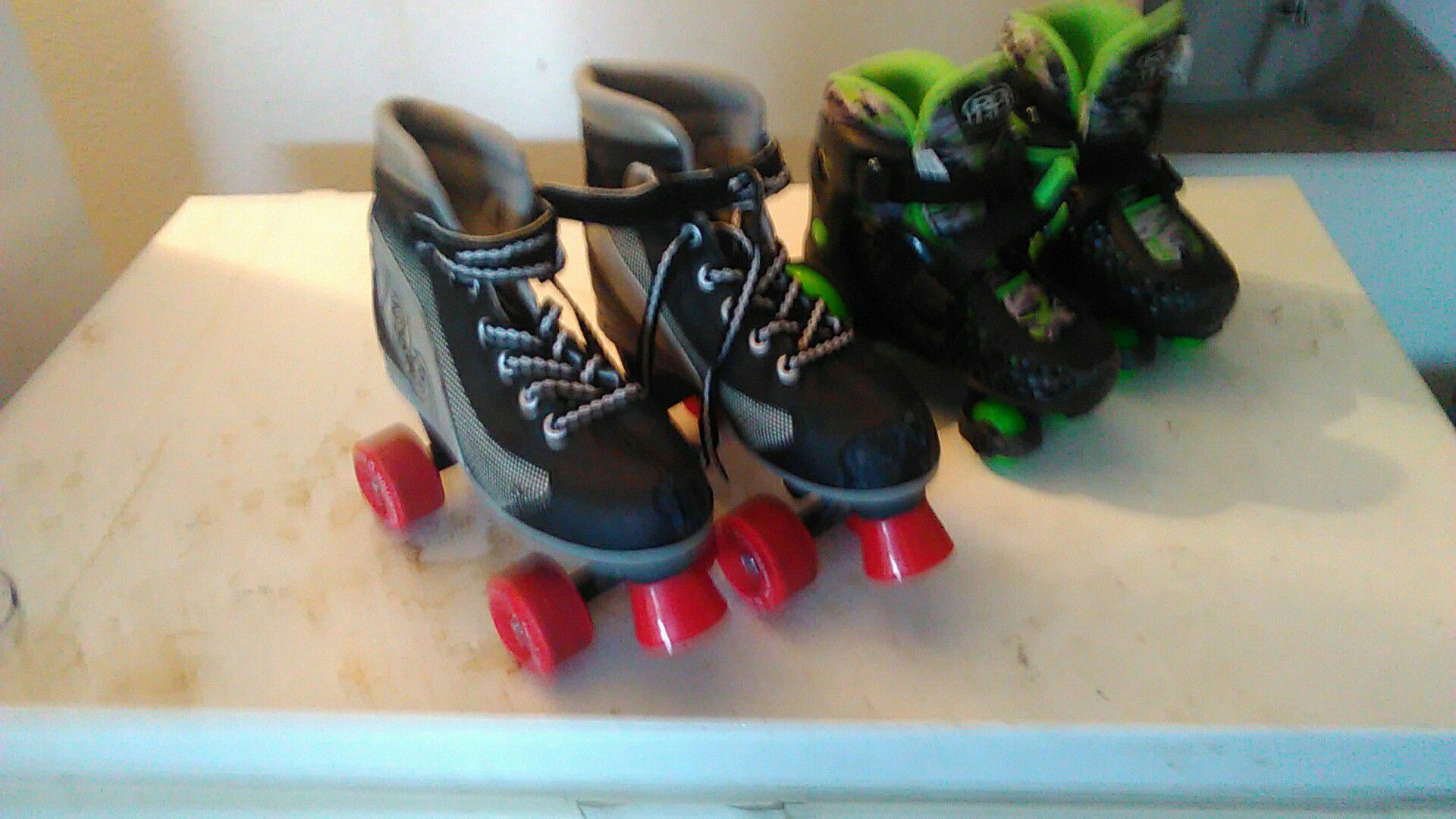Shoe roller skates