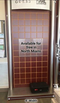 Free - 11 slatwall gondolas / store fixtures