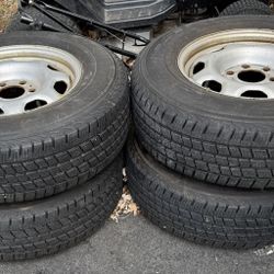 4- F150 Tires On Rims With Hub Caps And Bolts 