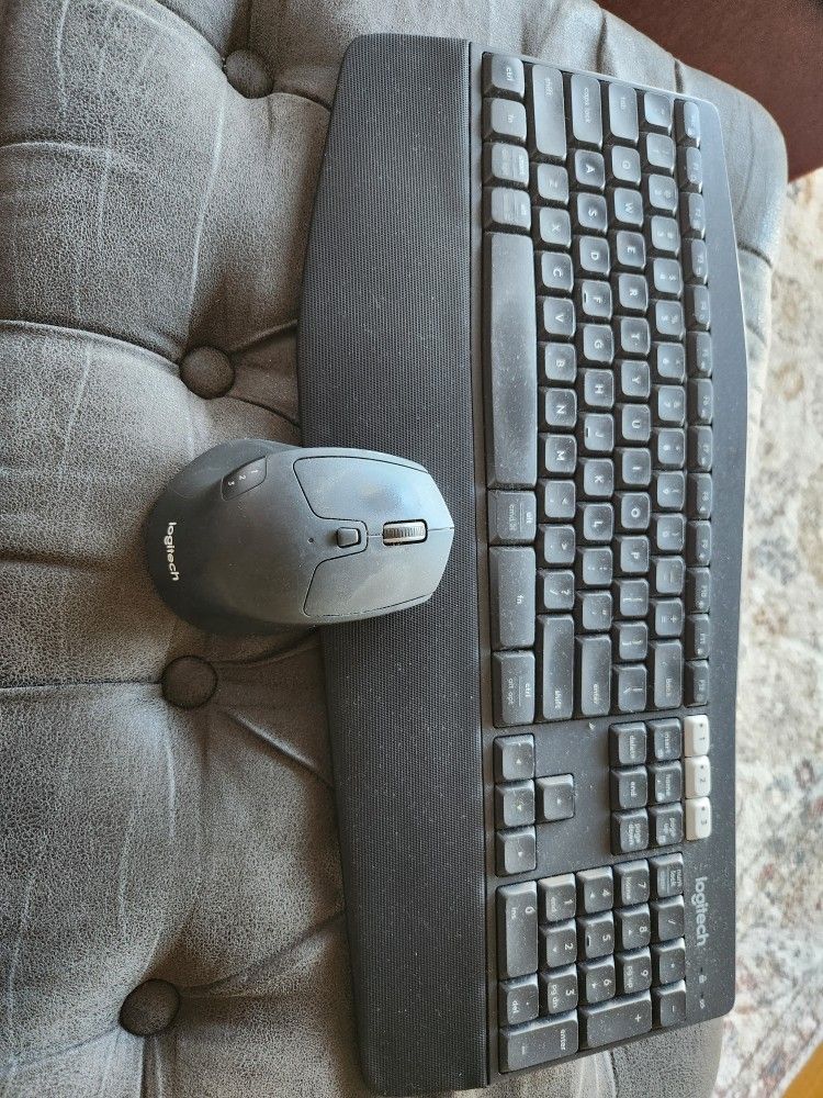 Logitech Wireless Keyboard + Mouse