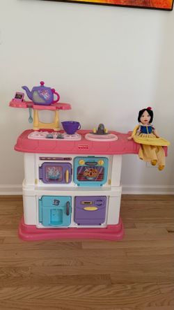 Toy kitchen