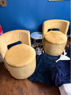 Sitting chairs