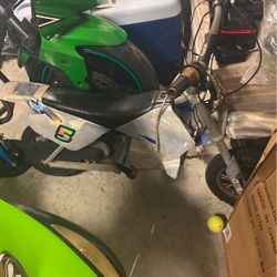 Small Kids Razor Scooter *WORKING*