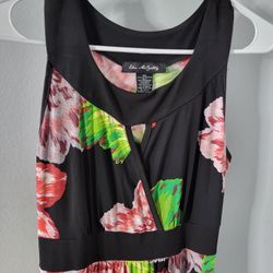 $ 15 For This Beautiful  Black  Dress With Flowers