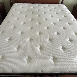 Queen Size Mattress Pillowtop 