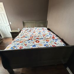 Queen Bedroom Set $65