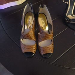 Michael Kors Elena Snakeskin and Black Patent Heels Sz 6M