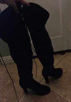 black boots w/ heel 6.5