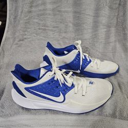 LIKE NEW NIKE KYRIE'S