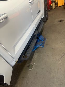 Side steps for 2022-2024 Toyota Tundra