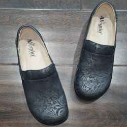 Alegria Professional Nurses Leather Comfort Clog Size 39= 8.5-9  Excellent Condition PRICE Is Firm Cash Only 