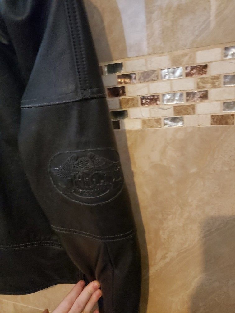 Womens Harley Owners Jacket. It's a VINTAGE STYLE fully insulated Jacket. BEAUTIFUL-NEVER WORN. Costs $800 at the Harley dealerships. Original Tag