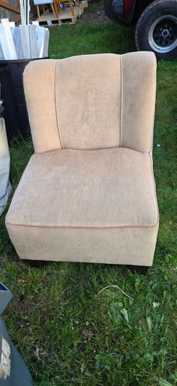 Leaving room chair