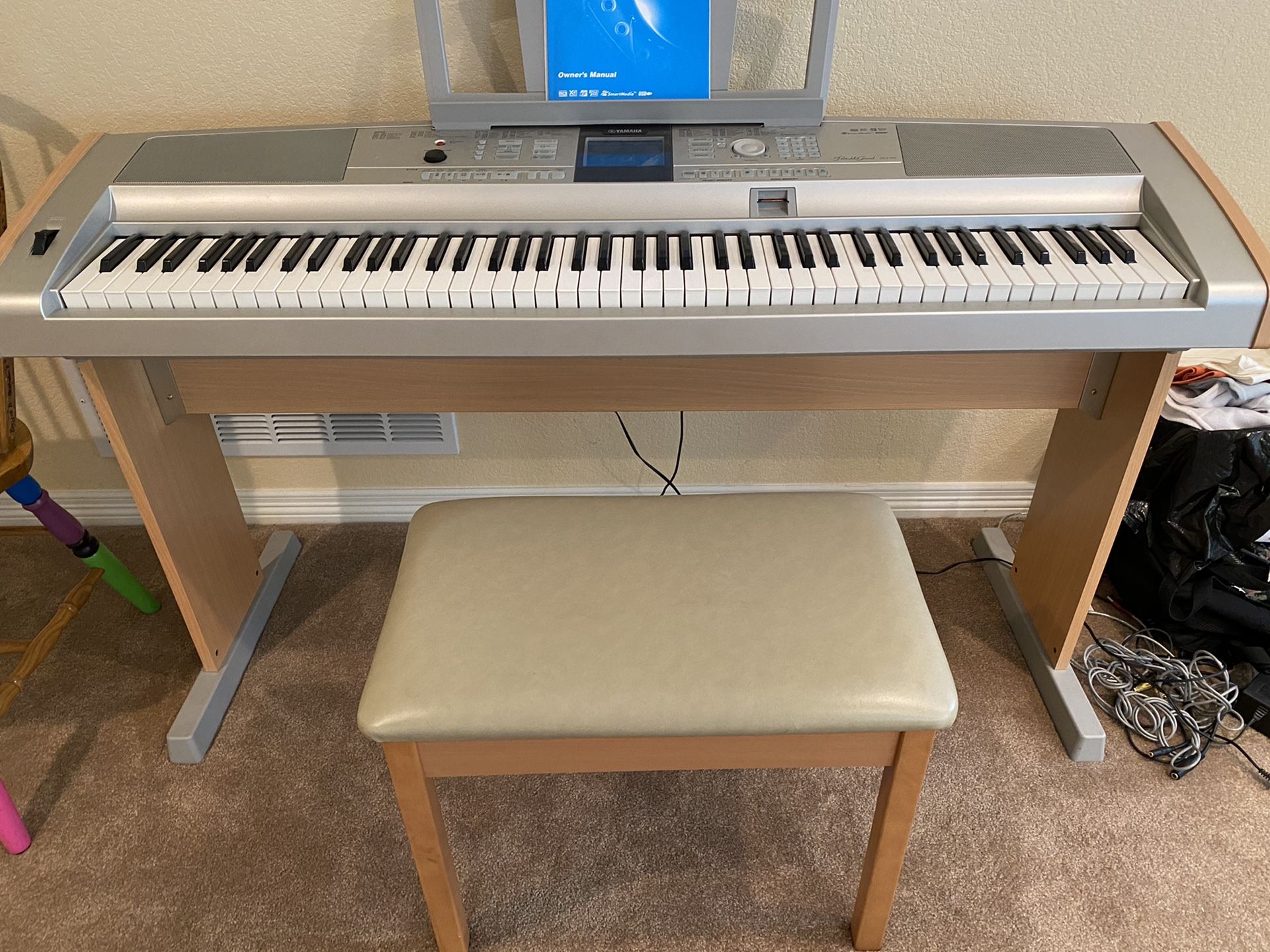 Yamaha DGX-505 88-key Electronic Piano Keyboard