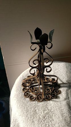Iron candle holder