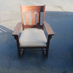 I Know This Is An Older Model Of Rocking Chair Not Sure Exactly Tried Looking It Up Selling For $20 Please Do Not Try To Lowball Me On This One I Know