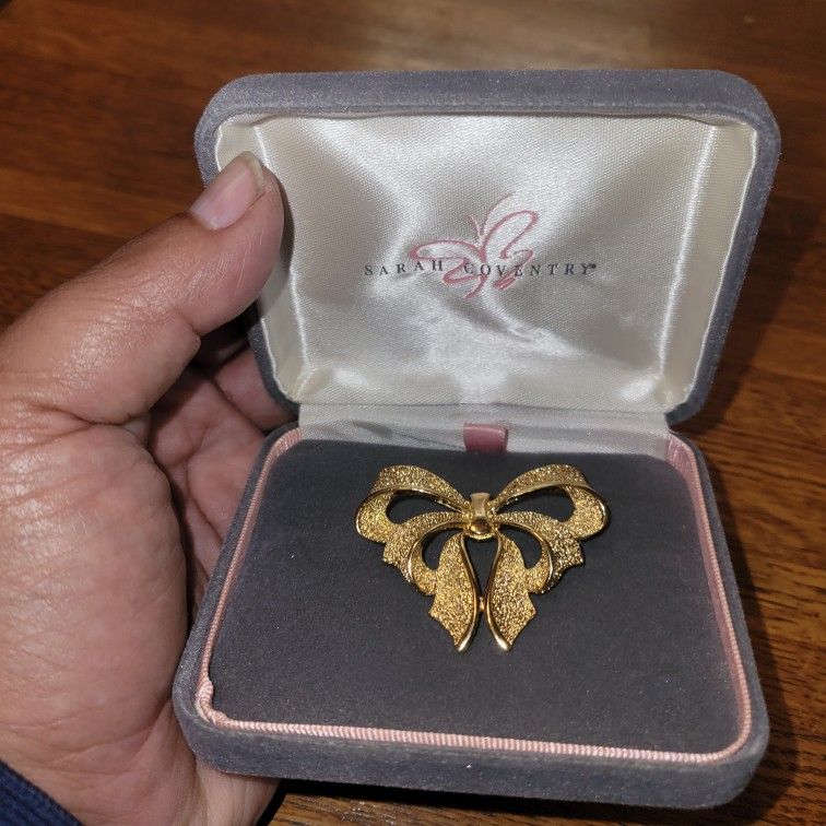 Sarah Coventry Brooch