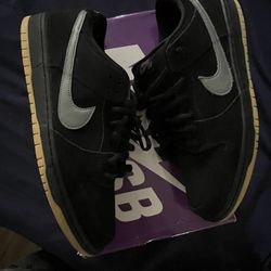 Nike SB Dunk Low Pro Black Gum Grey Swoosh – Size 13