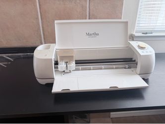 Cricut Explore Air 2 Martha Stewart Edition + Supplies