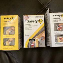 Safety Cabinet & Drawer Latches