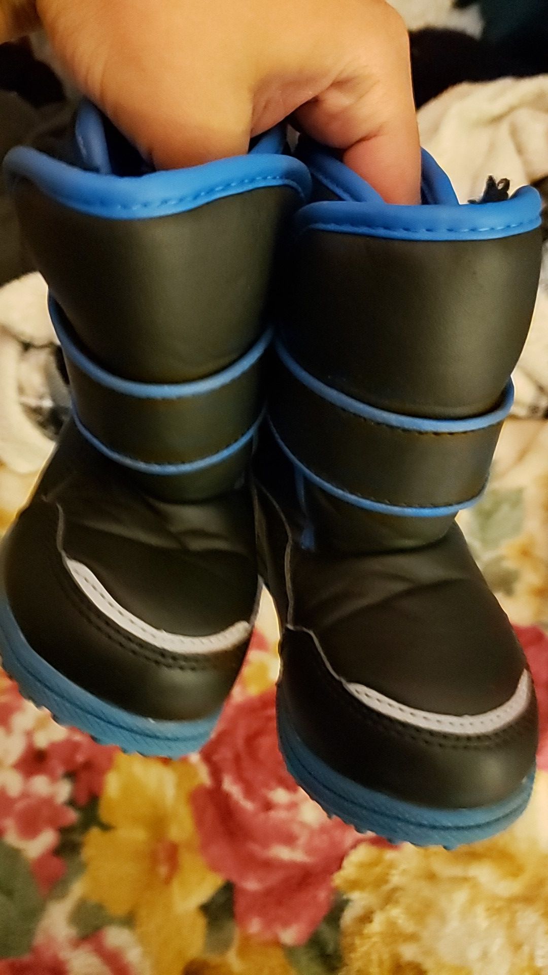 Kid snow boots