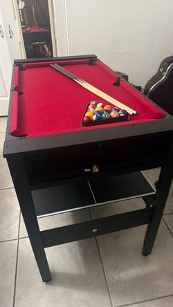 Mini pool table