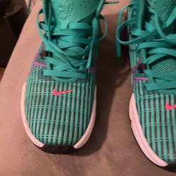 Nike LeBron Witness Shoes 6 Size 9.5