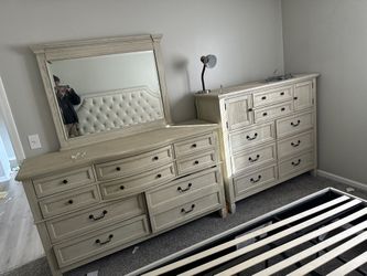 Bedroom Furniture Set