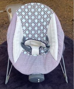 Baby Trend baby bouncy chair