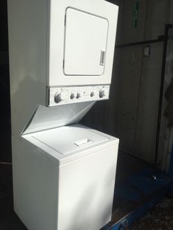 GE 24" WIDE STACKABLE COMBO WASHER DRYER WORKS PERFECT HAS DENT ON TOP BACK CORNER COSMETIC