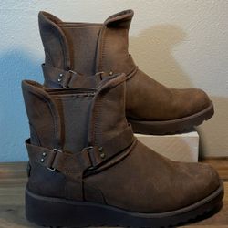 Woman's UGG Glen Brown Winter Slide On Boots