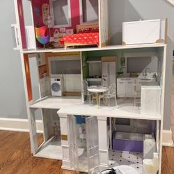 Rainbow High Doll House and Car
