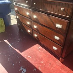 FREE DRESSER