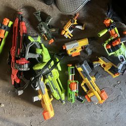 Assorted Nerf guns. 