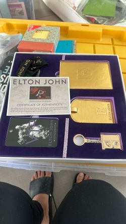 Limited Edition Elton John Farewell Yellow Brick Road VIP Gift Set – New