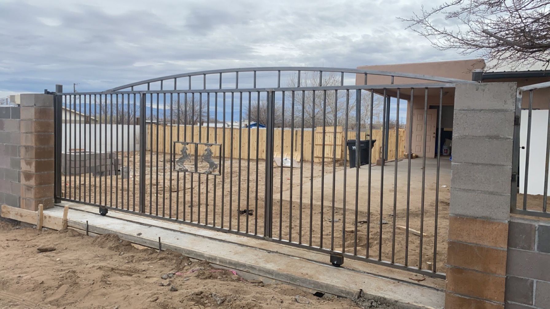 Fence/gates