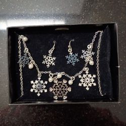 : Vintage Avon Snowflake Filigree Jewelry Set - Necklace & Earrings