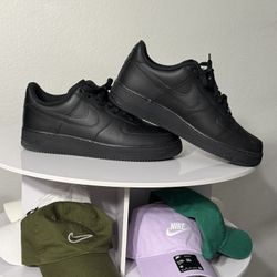 Nike Air Force 1 07 Triple Black 