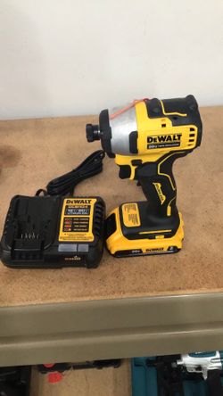 Dewalt 20v Impact Driver  2 Ah Battery & Charger 💵  💳  💵  Cash and Card Accepted
